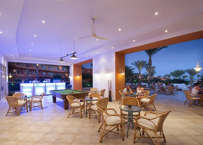 Amwaj Oyoun 4*