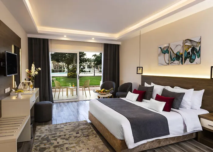 Resort Amwaj Oyoun 4*