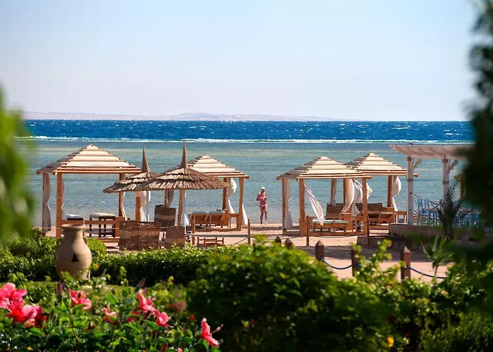 Amwaj Oyoun Resort 4*